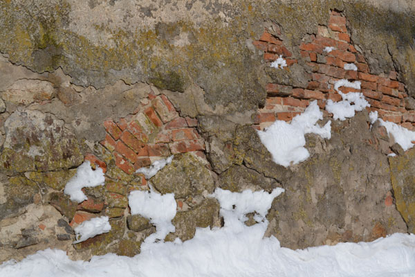 В стінах 400-річної давнини досі можна побачити сліди від підземних ходів, що з часом були замуровані