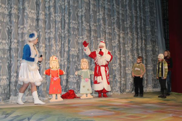 У театрі Садовського привітали з новорічними святами діток з Вінницької області