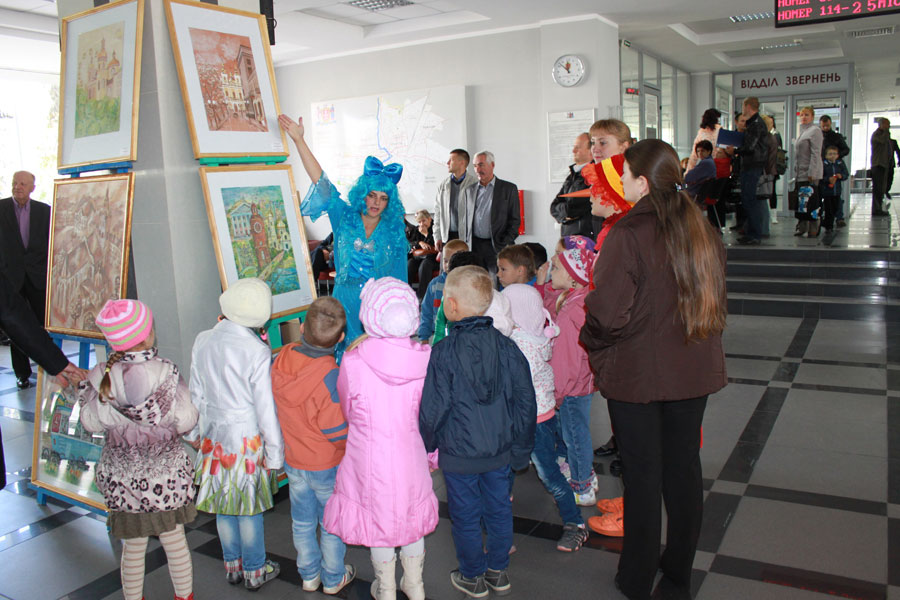 Для дітей відвідувачів Вінницької міської ради відкрили дитячу кімнату "Смайлик"