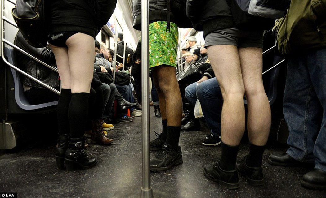 В метро без штанів