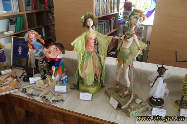 виставка ляльок