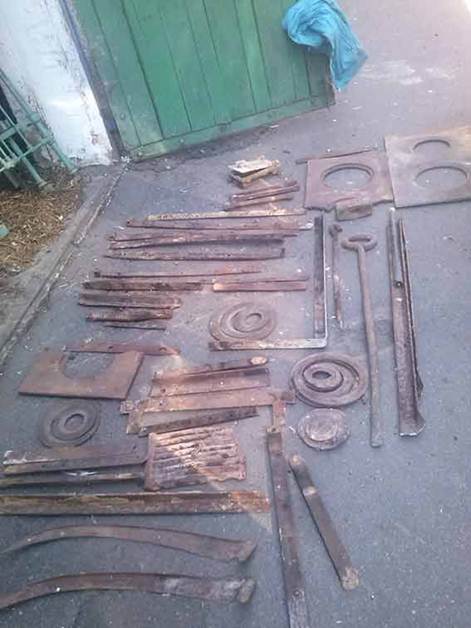 У Козятинському районі зупинили автомобіль із краденим металобрухтом