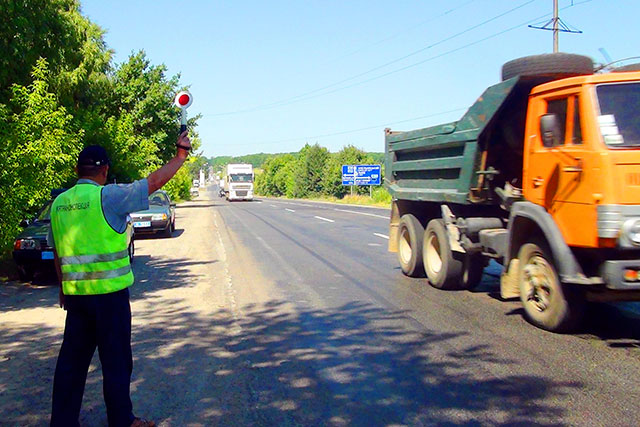 На Вінниччині введено обмеження на рух вантажівок 