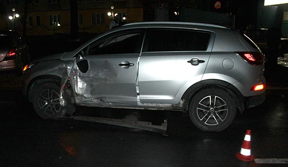 Потрійне ДТП на Київській: водій КІА змусив міліцейський УАЗ врізатися у карету «швидкої»