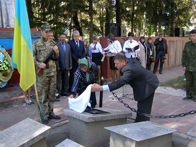 У Вінницькій області відкрили  меморіальну дошку бійцю АТО Сергію Шевчуку