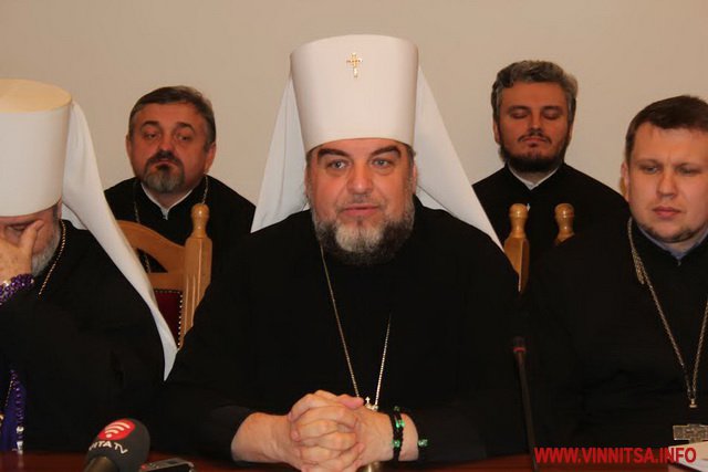Вінницькі священники просять Малиновського прибрати хрести з майдану Незалежності