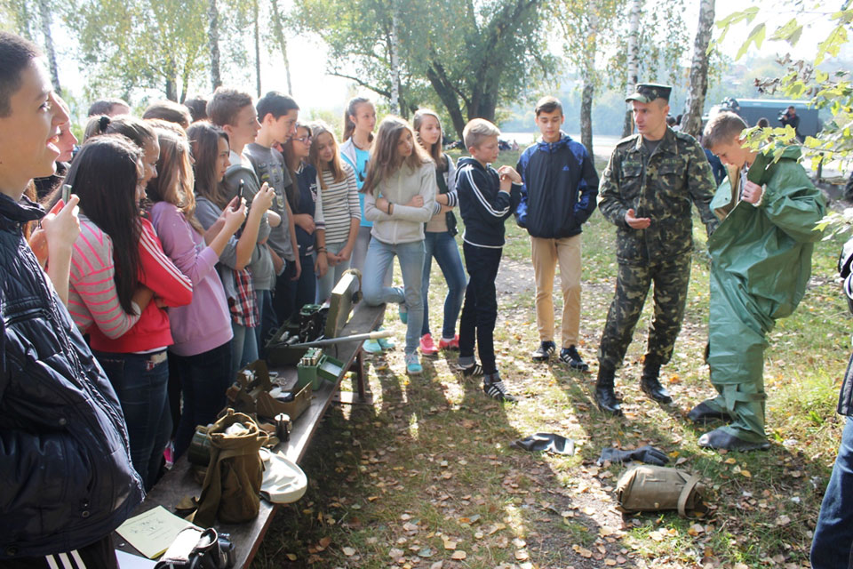 Учні Вінницького технічного ліцею взяли участь в проекті «Один день в армії»