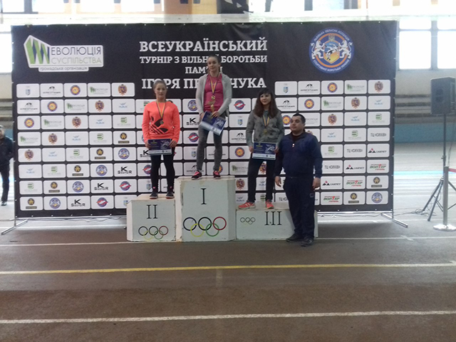Вінничанка Олена Нікітінська привезла срібло з Всеукраїнського турніру з вільної боротьби