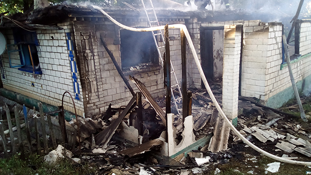 На Вінниччині жінка отримала опіки, рятуючи з палаючого будинку чоловіка