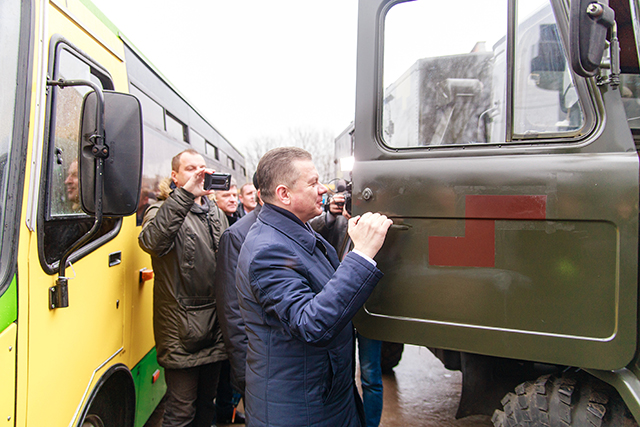 Працівники транспортної компанії відремонтували для військових автомобіль «ГАЗ-66»