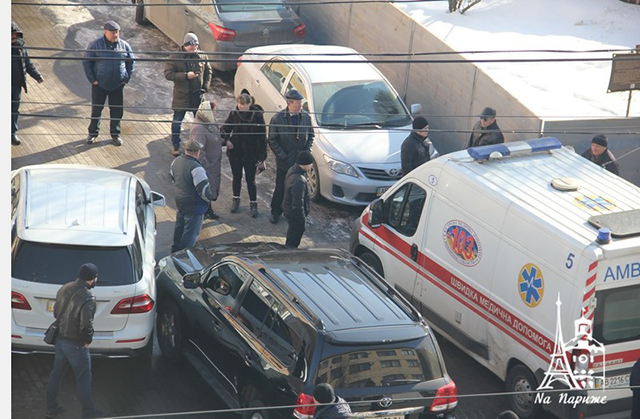 У центрі Вінниці зіткнулись два позашляховики. Водії після ДТП побилися
