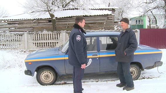 У Тиврівському районі двоє колишніх зеків вкрали у пенсіонера мобільний, 800 грн та авто "Славута"