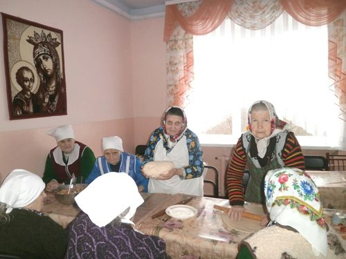 На Вінниччині бабусі та працівники будинку престарілих виготовили 32 кг вареників для бійців АТО 
