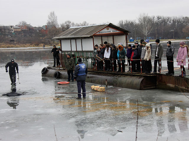 У Вінниці рятувальники вчили дітей поведінці на льоду