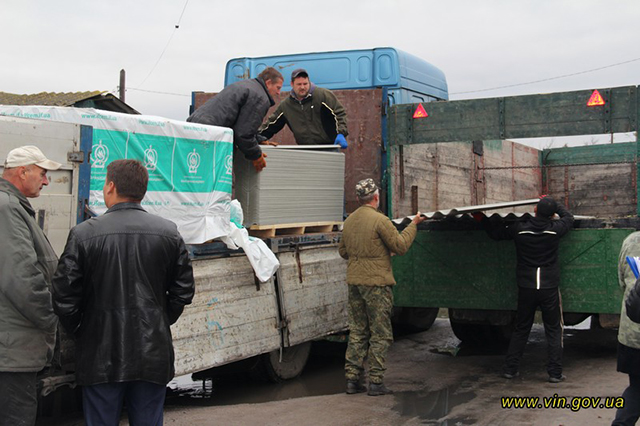 Постраждале від вибухів село Павлівка продовжує отримувати гуманітарну допомогу