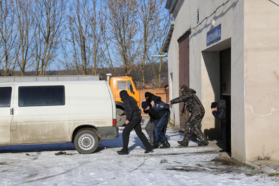 У Вінниці поліцейські та нацгвардійці провели навчання зі знешкодження озброєних злочинців