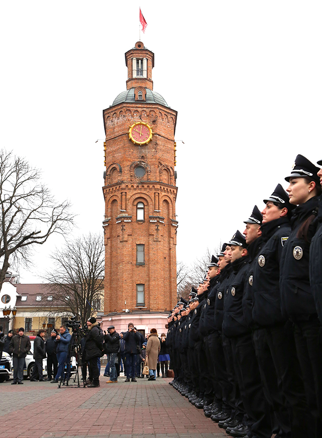 В центрі Вінниці півсотні патрульих поліцейських присягнули на вірність українському народу