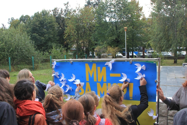 Школярі міста зібрались на лінійку пам\'яті з нагоди Дня партизанської слави