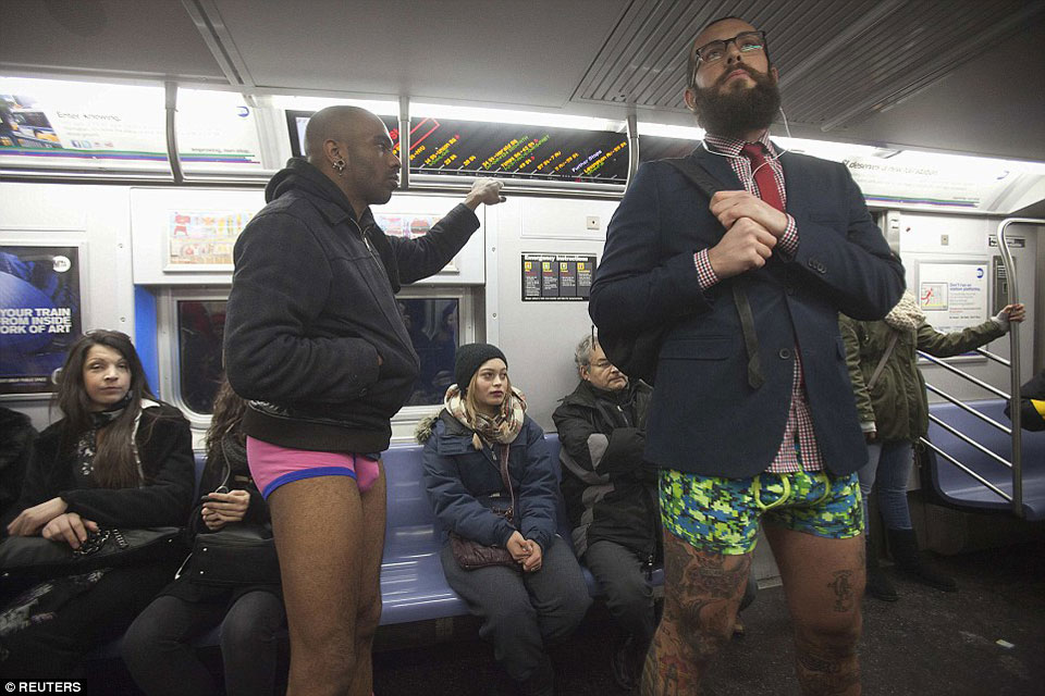 В метро без штанів