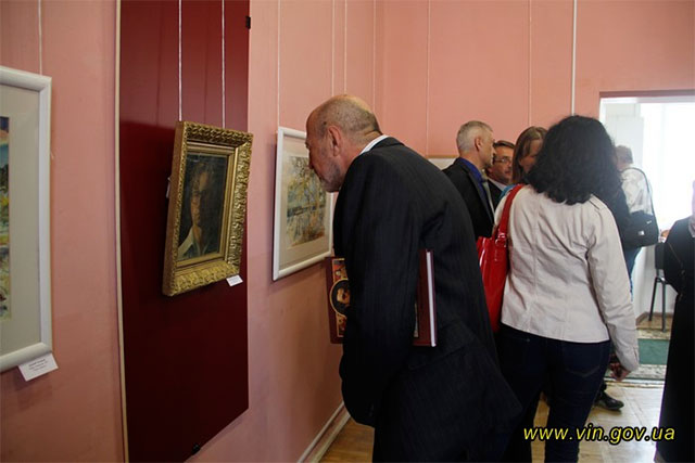 Вінничан запрошують відвідати виставку родини Чебикіних