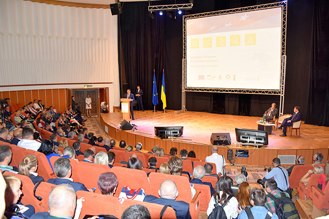 Єврокомісар Й. Ган та Прем’єр-міністр України В. Гройсман у Вінниці дали старт масштабному проекту з децентралізації «U-Lead з Європою»