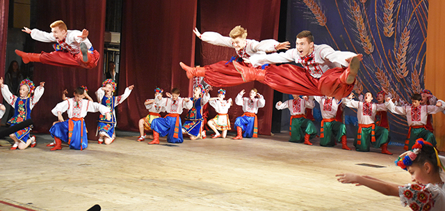 У Вінниці розпочався XII фестиваль «Барвінкове кружало», в якому бере участь близько 300 дітей з усього світу 