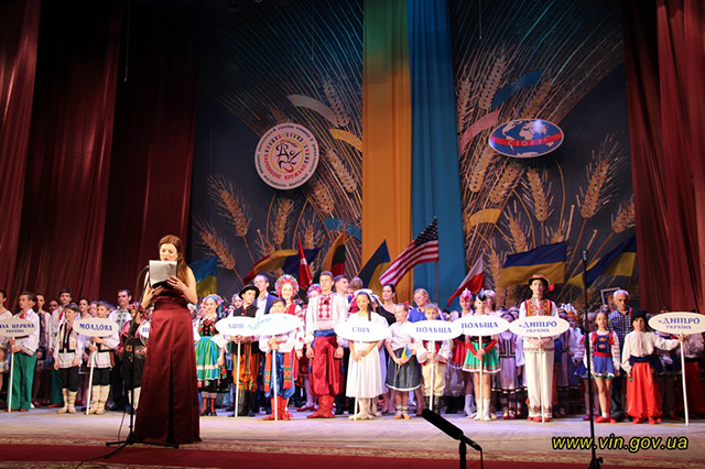 IIІ Міжнародний дитячий фестиваль народної хореографії «Барвінкове кружало» завершився святковим гала-концертом