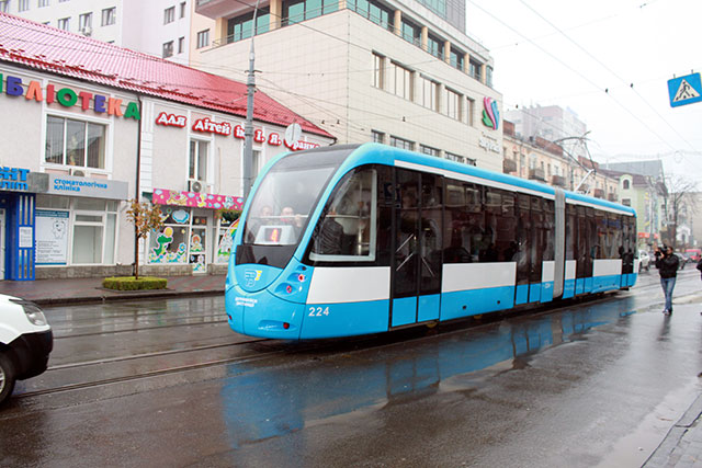 Працівники Вінницької транспортної компанії почали будувати другий «трамвай майбутнього» 
