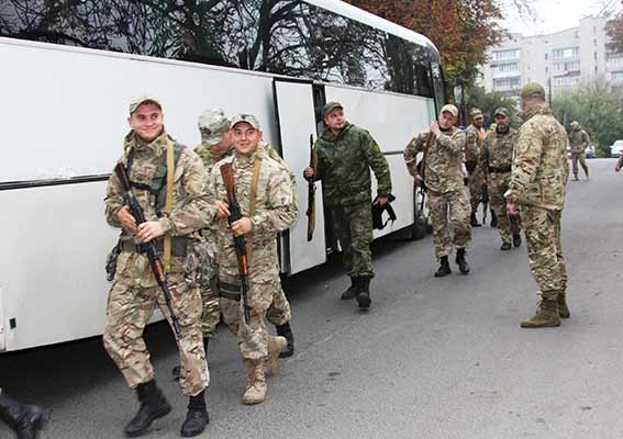 Вінничани зустріли бійців спецбатальйону "Вінниця", які упродовж двох місяців несли службу у зоні АТО