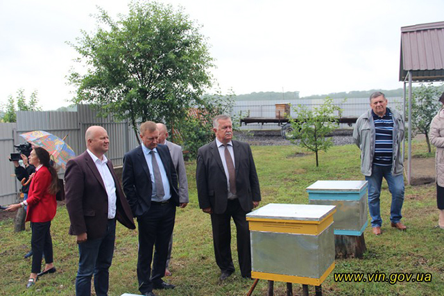 У Вороновиці відкрили навчально-практичний центр з підготовки бджолярів