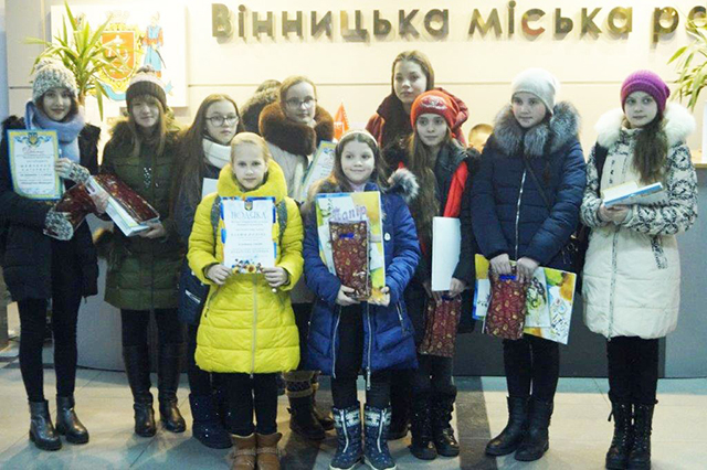Переможці  міського  конкурсу юних художників «Новорічна  Вінниця»