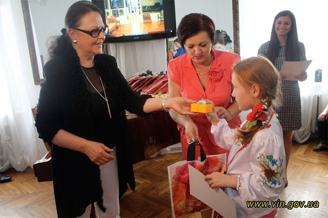 Вінничан запрошують на художнью виставку переможців дитячого фестивалю “Арт-Олімп” – 2015
