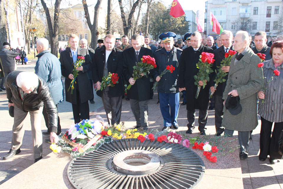Покладання вінків та квітів з нагоди 70 річниці визволення України
