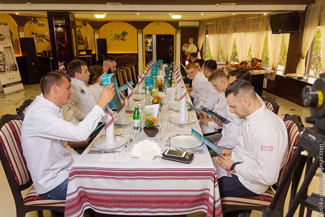 Реконструкція козацької кухні: вечеря проекту «13 шефів» у вінницькому ресторані «Гетьман»