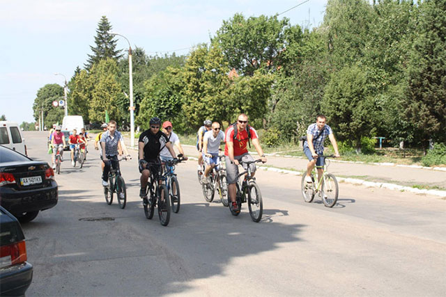 Незрячі велосипедисти–мандрівники завітали до Вінниці