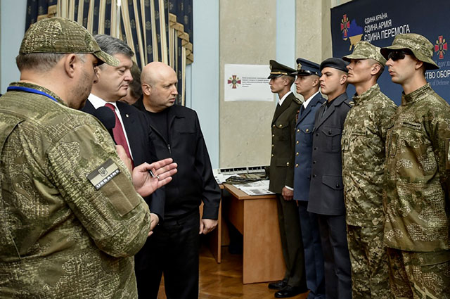 Новій Українській армії потрібні нові традиції, нова форма і нові звання
