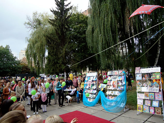 Фонд Порошенка передав літературу вінницькій дитячій бібліотеці 