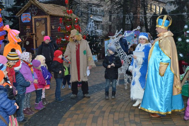 Малюки, які переможуть у конкурсах Діда Мороза, подорожуватимуть святковим трамвайчиком VinWay