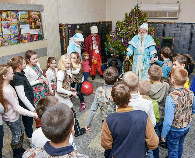 За 26 днів Дід Мороз із Вінниці відвідав 24 міста та роздав більше 10 тисяч подарунків