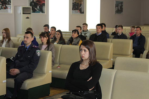 Майбутні абітурієнти Вінниці дізнавались про навчання у Національній академії внутрішніх справ