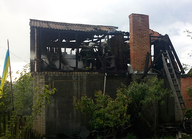 На вулиці Нагірній у Вінниці загорівся житловий будинок