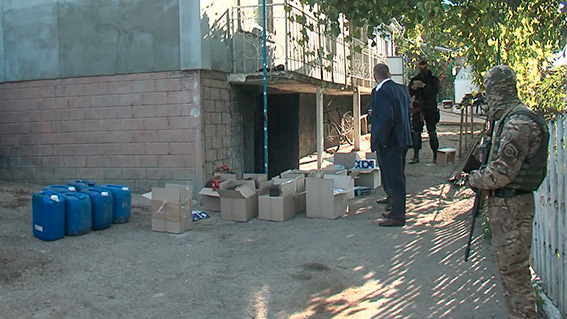 На Вінниччині виявили чергову партію контрабанди: 2 тони фальсифікованого алкоголю, гранату та вибухівку