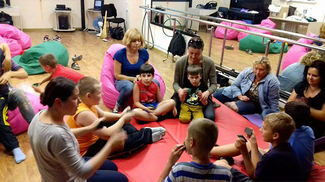 Для «дітей дощу» у Вінниці організували літній табір, вони вже відвідали мотузкове містечко та приготували піцу
