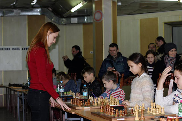Гросмейстер Юлія Швайгер провела у Вінниці чотиригодинний сеанс гри в шахи