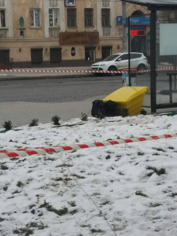 Через підозрілу сумку на зупинці в центрі Вінниці не ходив громадський транспорт