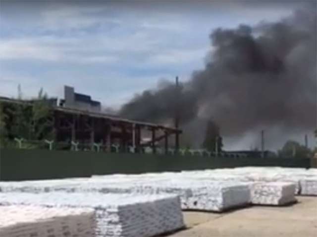 На ВПЗ - чорний дим: горить недіюче приміщення заводу