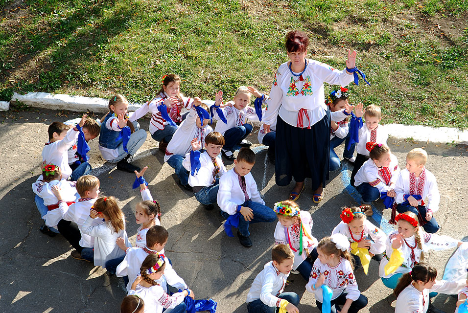 У школі №13 пройшов флешмоб до Всеукраїнської акції «Голуб миру»
