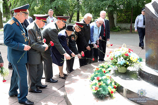 Вінницькі поліцейські вшанували ветеранів Другої світової війни