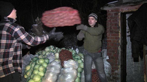 Правоохоронці Вінниччини доправляють гуманітарний вантаж для військових та мешканців Луганської області
