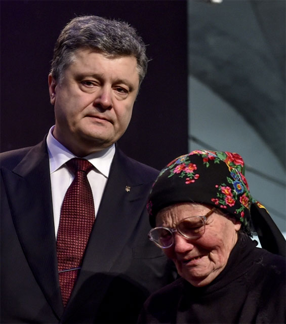 Петро Порошенко вручив 107 орденів "Золота Зірка" Героя України рідним та близьким Небесної Сотні